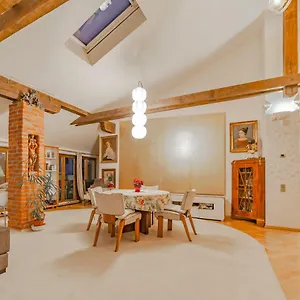 https://unique-luxury-loft-with-terrace-in-old-town.praguehotelsweb.com
